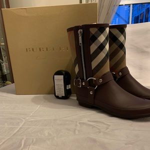 Burberry Rain boots - Never worn!